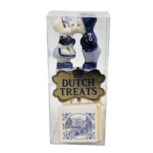 Typisch Hollands Gift box - Delft blue kissing couple with chocolate Neapolitans