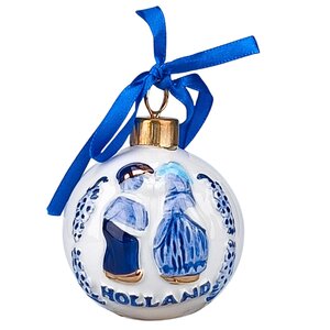 Matix Christmas ornament round kissing couple Delft blue with gold