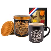 Typisch Hollands Stroopwafels in blik- koffiemok en chocoladetulpen