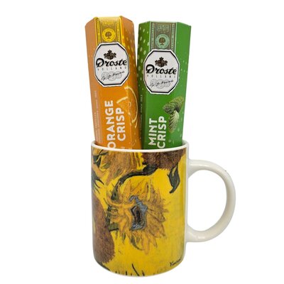 Typisch Hollands Tasse Vincent van Gogh – Sonnenblumen mit 2 Rollen Droste-Schokoladenpastillen