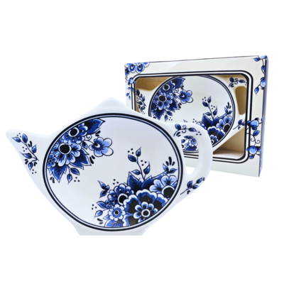 Typisch Hollands Delft blue tea bag holder, classic floral decoration