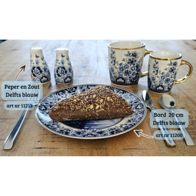 Matix Salt & Pepper Set Delft Blue classic floral motif