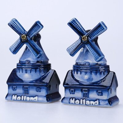 Typisch Hollands Salt and pepper set Delft blue mill