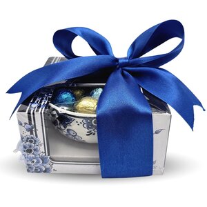 Typisch Hollands Large chocolate Easter eggs in a tray - 200 grams - classic floral print