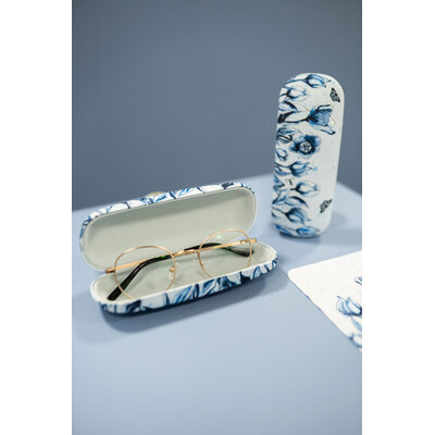Typisch Hollands Glasses case - White with blue tulips and a butterfly