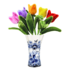 Typisch Hollands Tulpenboeketje - Chenille in Delfts blauwe vaas