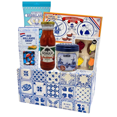 typisch-hollands-geschenkpakket Typical Dutch delicacies in a Delft blue gift box