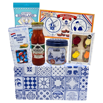 typisch-hollands-geschenkpakket Typical Dutch delicacies in a Delft blue gift box