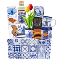 typisch-hollands-geschenkpakket Dutch delicacies and flowerpot tulips in a Delft blue gift box