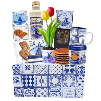 typisch-hollands-geschenkpakket Dutch delicacies and flowerpot tulips in a Delft blue gift box