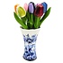 Typisch Hollands Holztulpen – 20 cm – in einer Delfter-blauen Vase