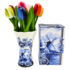 Nijhuis  Holztulpen – 20 cm – in einer Delfter-blauen Vase