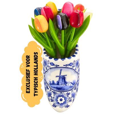 Nijhuis  Delfts blauwe klomp met houten tulpen.