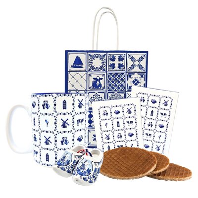 Typisch Hollands Geschenkset oud Holland met stroopwafels ,mok speelkaarten en klompjes