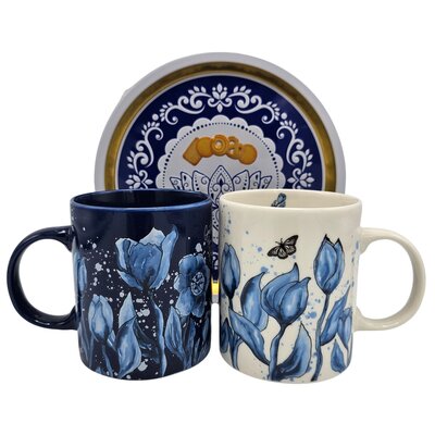 typisch-hollands-geschenkpakket Geschenkset blauw -witte-mokken en groot blik koek