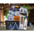 typisch-hollands-geschenkpakket Dutch Christmas Hamper - Delft Blue - Liqueur and Christmas baubles