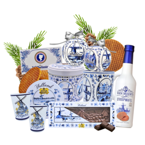 Typisch Hollands Delft Blue Christmas hamper with - Stroopwafels, liqueur and chocolate