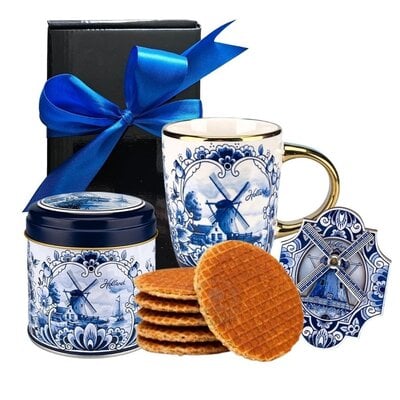Typisch Hollands Delfts blauwe geschenkset mok en blik stroopwafels en wenskaart.