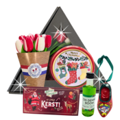 typisch-hollands-geschenkpakket Niederländischer Weihnachtskorb im dreieckigen Fensterkasten mit Tulpen