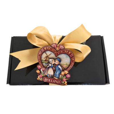 typisch-hollands-geschenkpakket Cheese gift package in luxury gift packaging