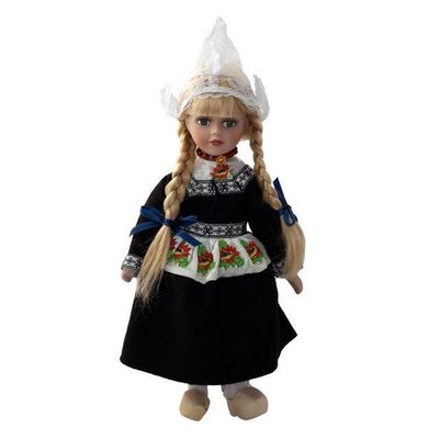 Matix Pop in traditionele kleding (zwart) 20cm