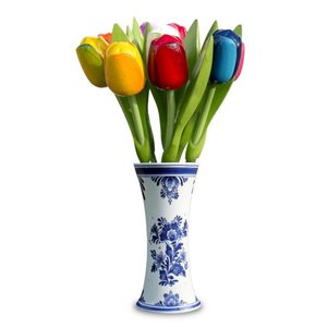 Typisch Hollands Hölzerne Tulpen in der Vase