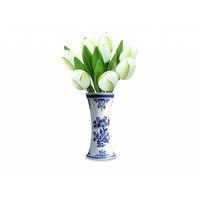 Typisch Hollands 9 hölzerne Tulpen in einer Delfter blauen Vase