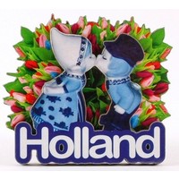 Typisch Hollands Magnet Dutch kissing couple and tulips