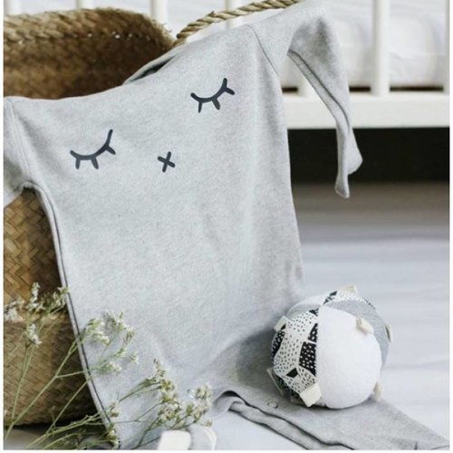 Wee Gallery Organic sensory bal met rammelaar Wee Gallery Organic sensory bal met rammelaar