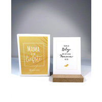 Mama is de liefste - kaartje in houten standaard