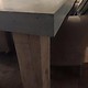 Tafel Beton - eiken poot - 8 cm dik blad