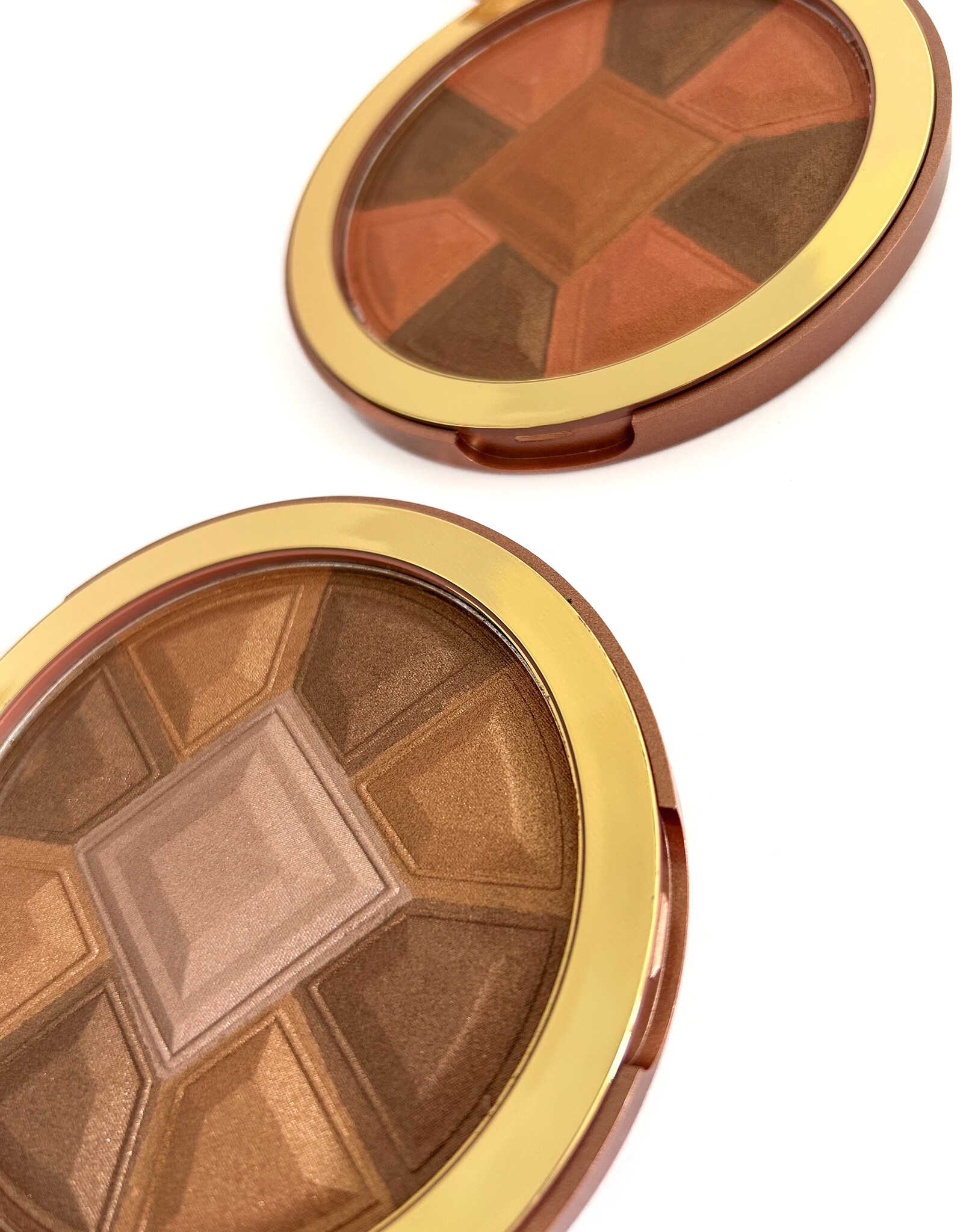 Gratis bij besteding vanaf €50 Gerard Brinard Bronzing powder:  Sale! = 2 Stuks (dus alleen sale bij BEIDE kleuren)