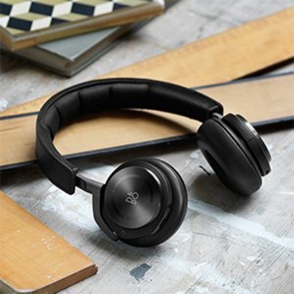 BeoPlay H8 Wireless and One Ear Headphone