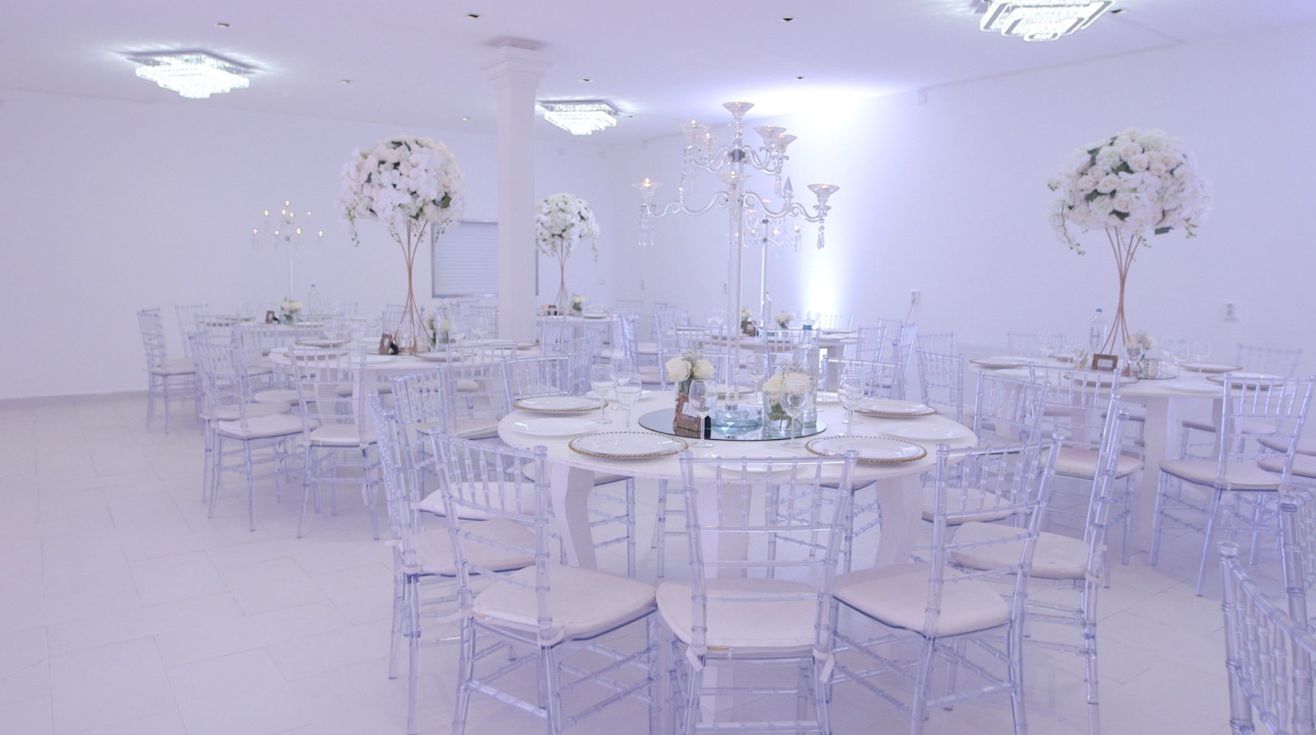 BAZAARONLINE IS ER OOK VOOR DE SFEERVOLLE AANKLEDING VAN UW RESTAURANT, BEDRIJFSRUIMTE, TROUWLOCATIE OF FEESTZAAL!