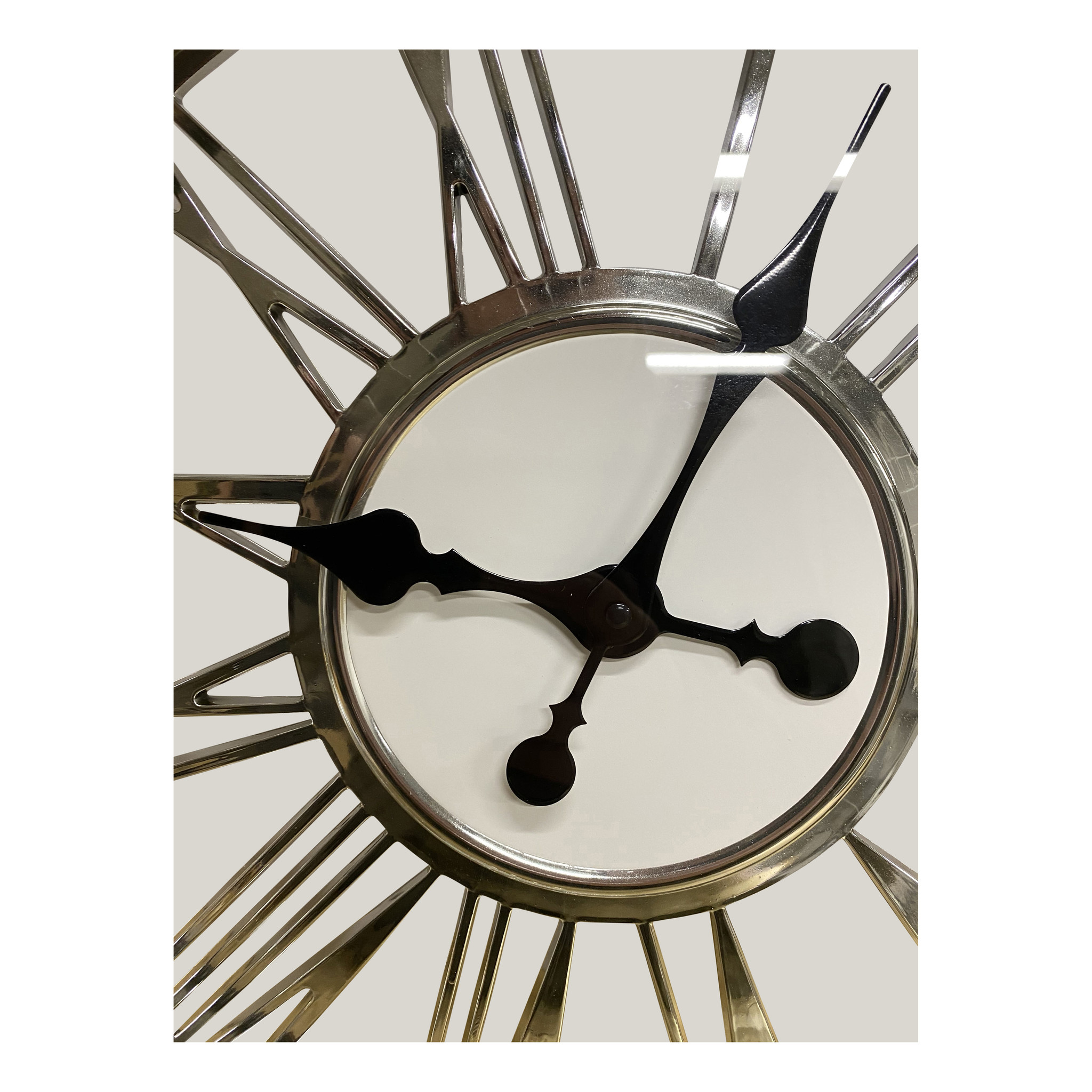 Klok Romy  Zilver - Romeinse cijfers - 44  CM - Kunstof