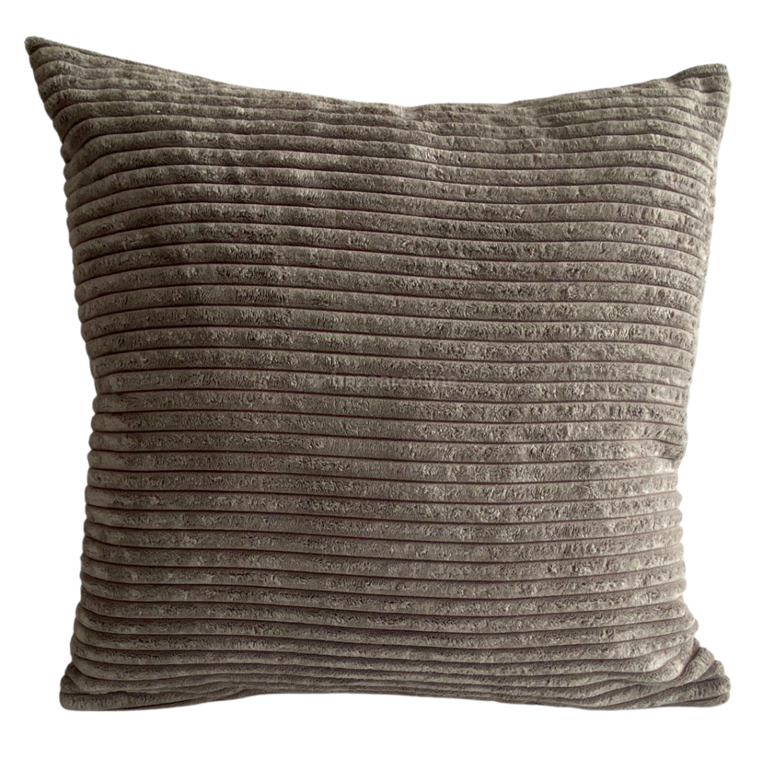 KUSSEN RIBSTOF BRUIN 45x45 CM