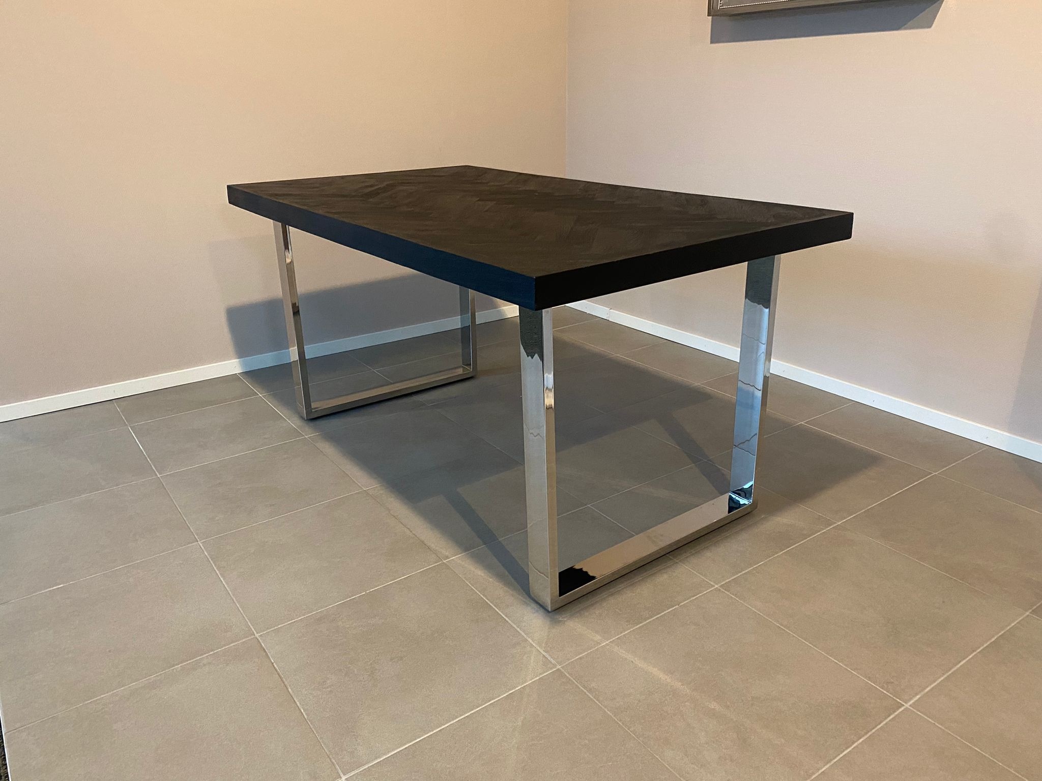 Eettafel U-poot Black Bonito - visgraat look