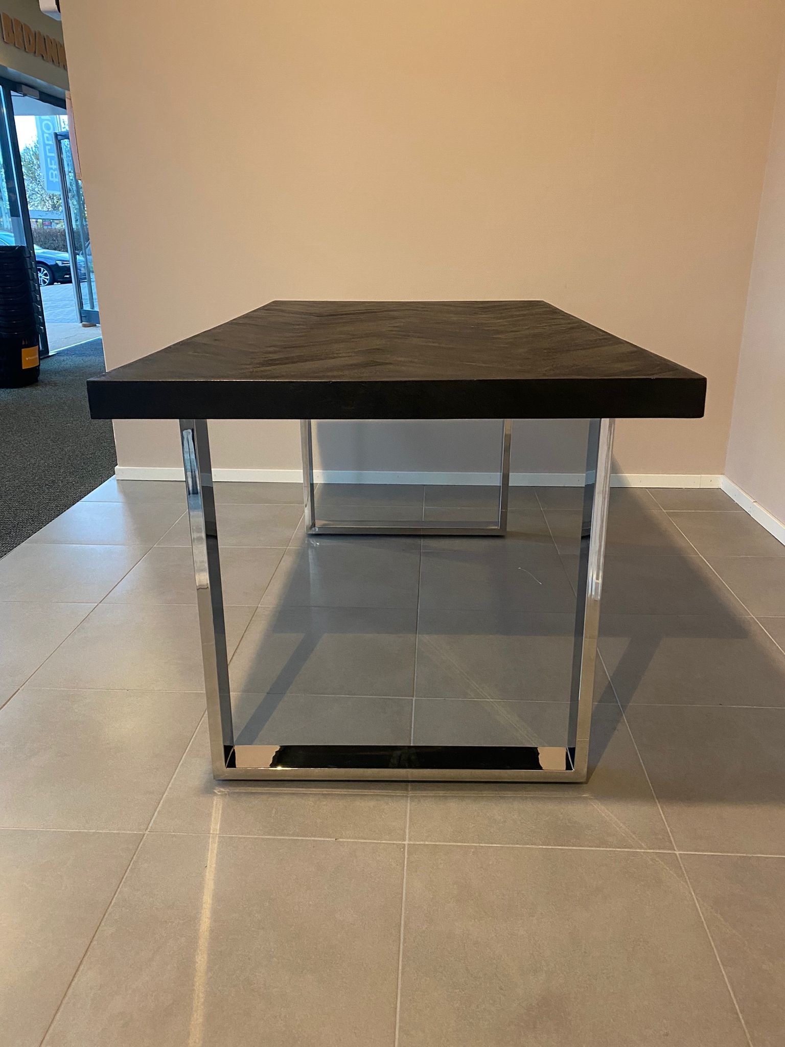 Eettafel U-poot Black Bonito - visgraat look