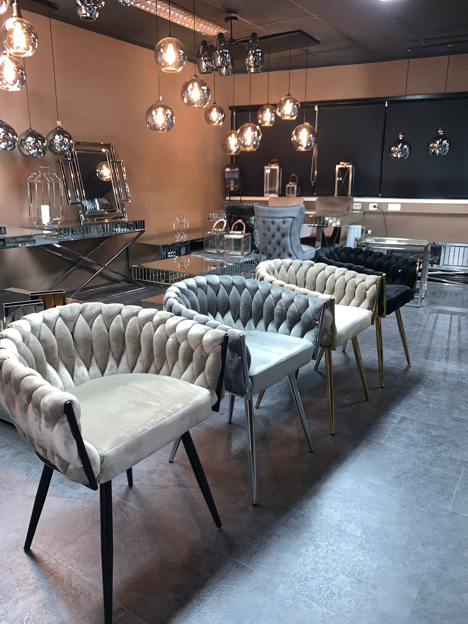 Stoel Wave Chair Taupe velvet Zwart