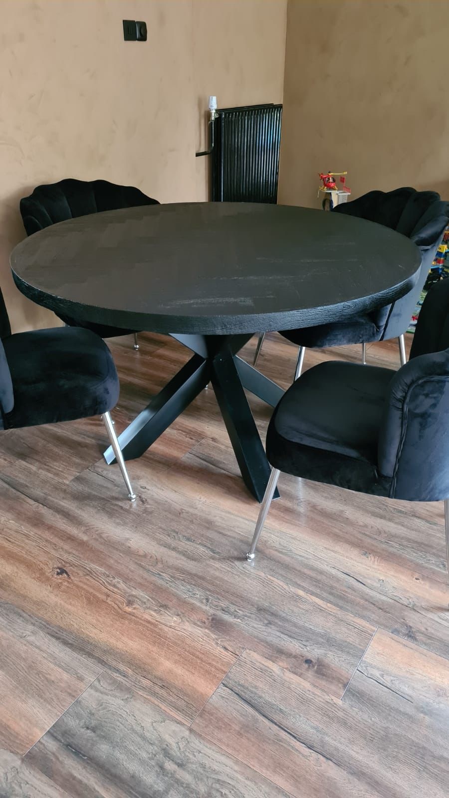 Eettafel Black Bonito Rond 130 cm - visgraat look - Zwart