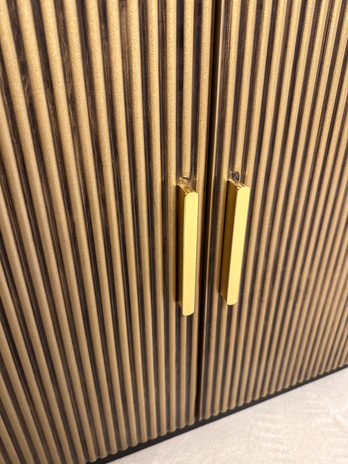 Dressoir Goldtown | Zwart Eiken Fineer  - 200 x 40 x 80 cm