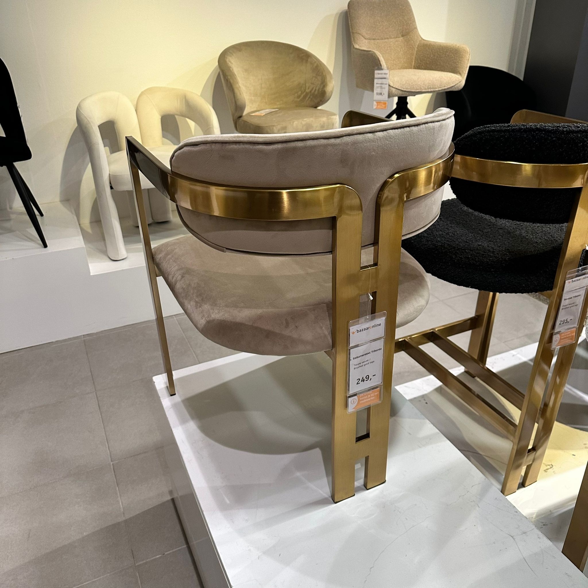 Eetkamerstoel Tribanto Velvet Taupe stof - Geborsteld Goud
