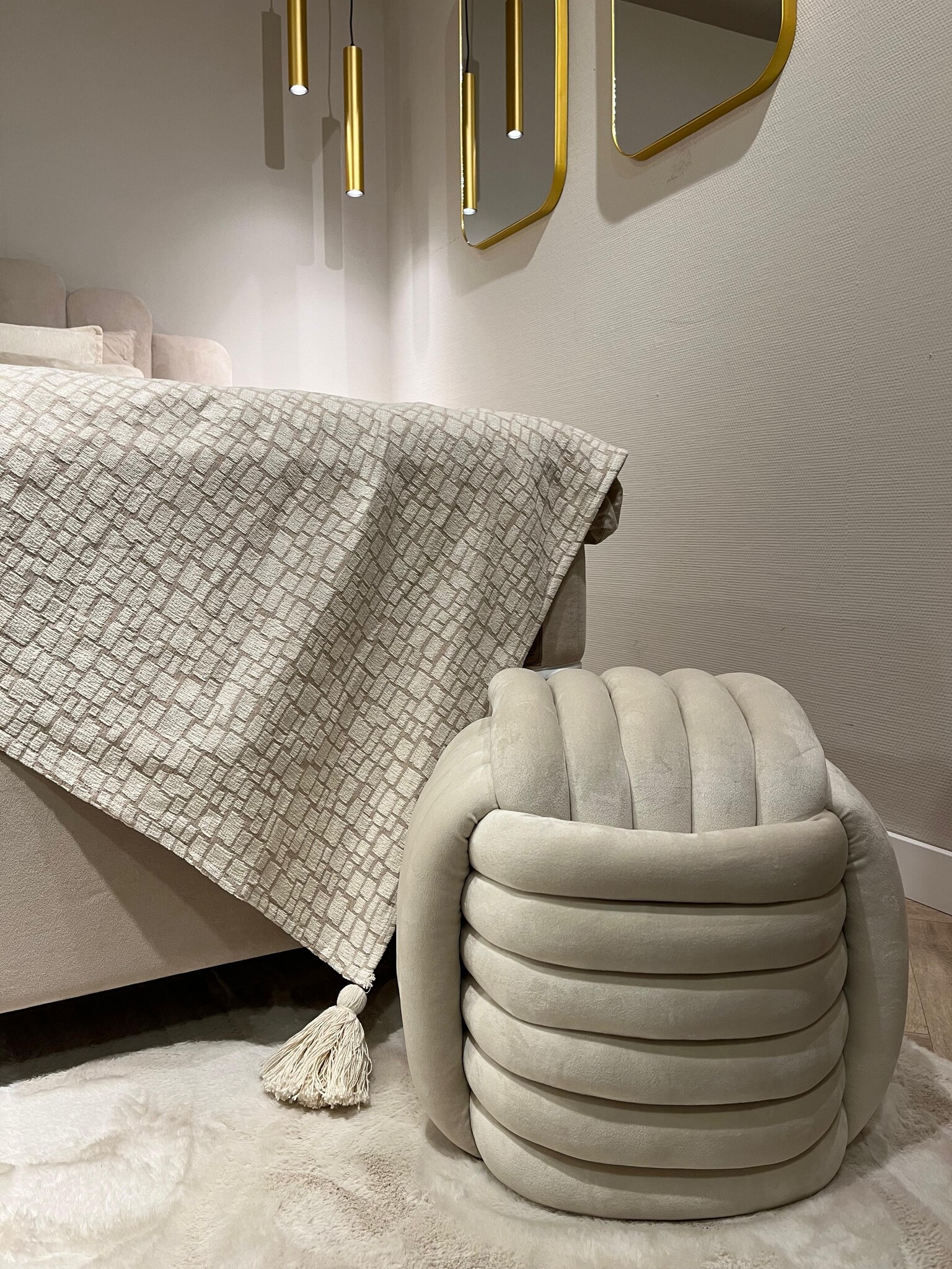 Geknoopte poef Twist | Velvet Taupe