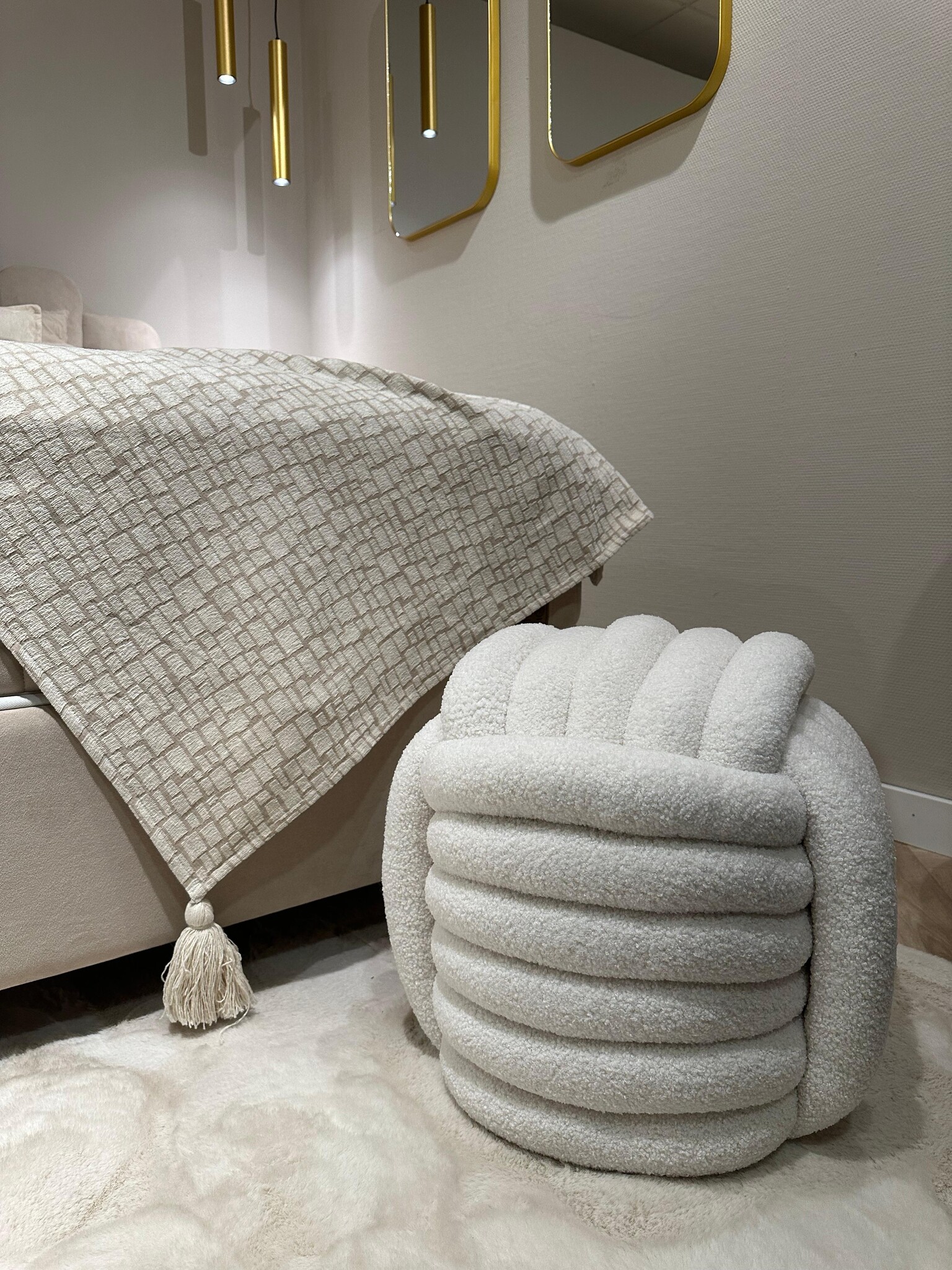 Geknoopte poef Twist | Teddy wit