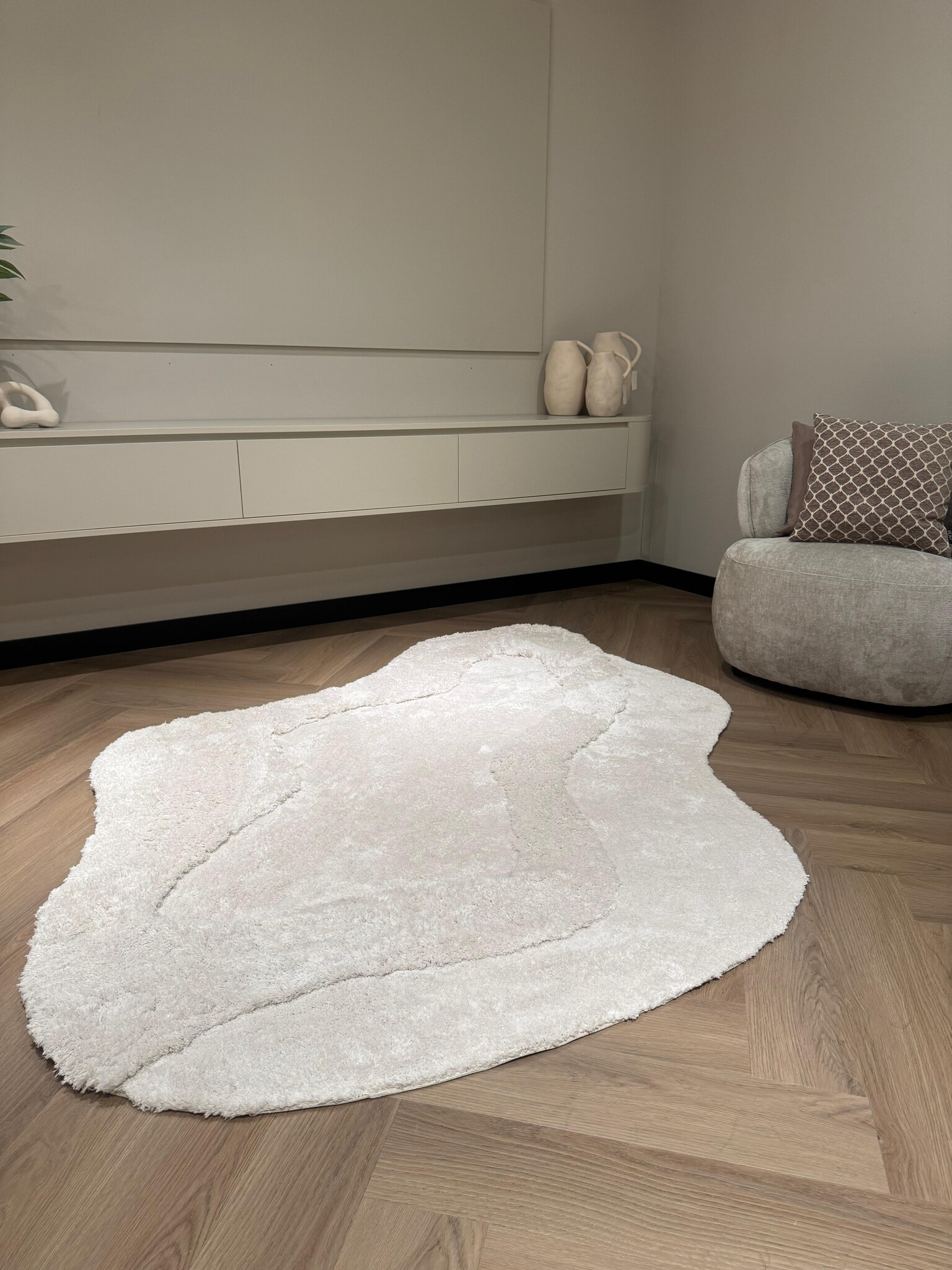 Organische vorm vloerkleed Cozy Crème