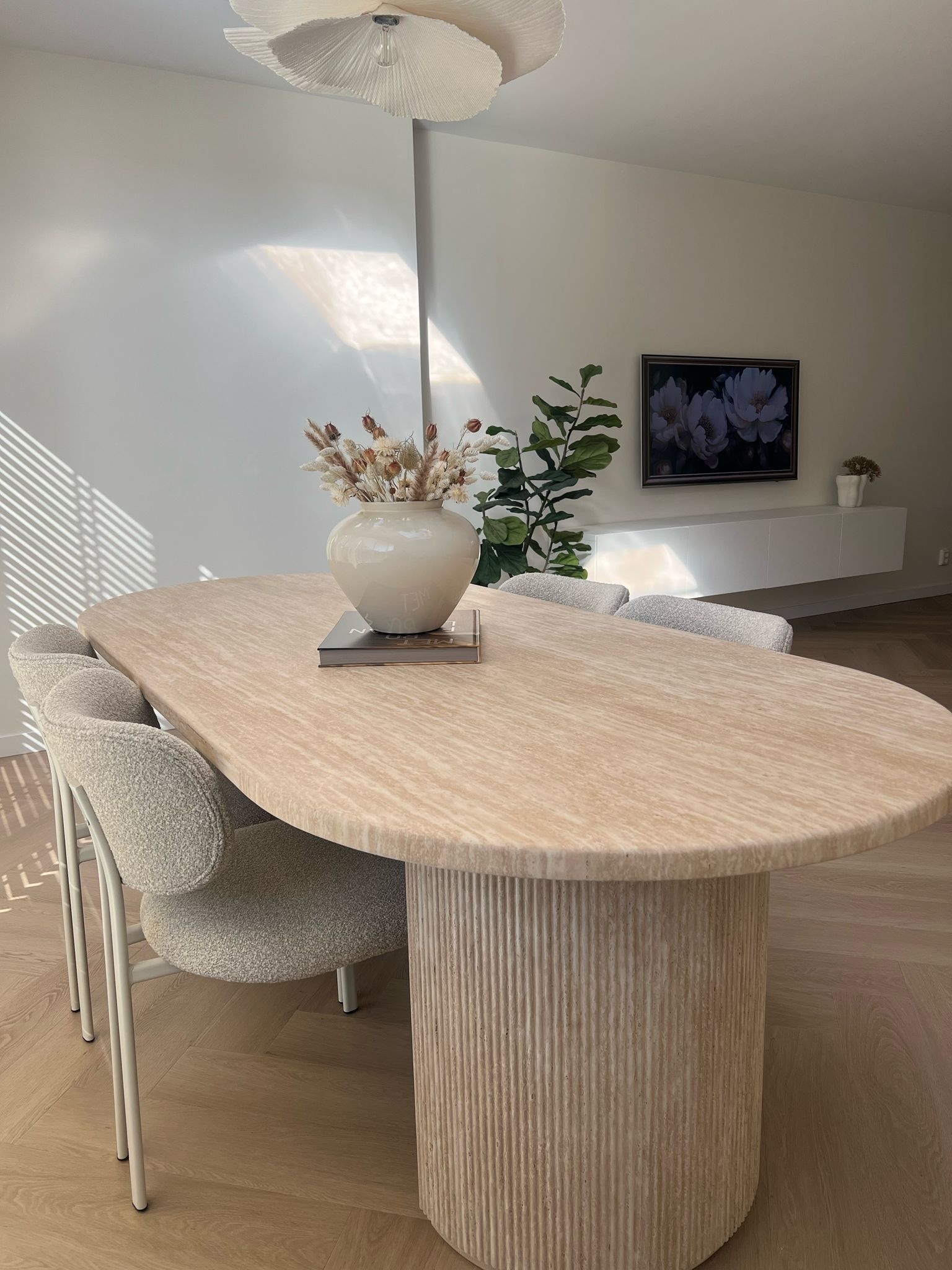 Eettafel Carrara - Travertin | Ovaal - Geribbeld