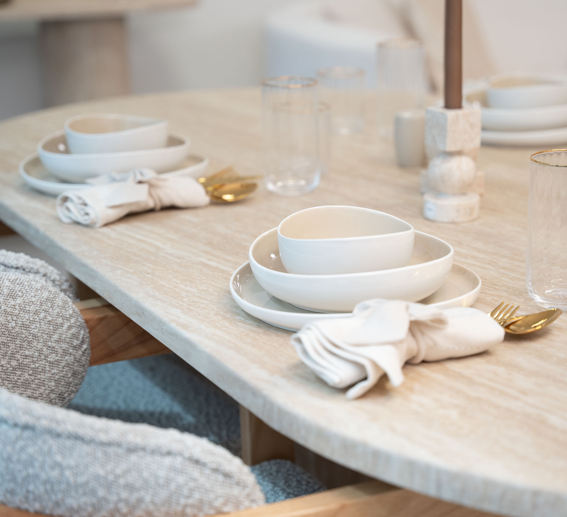 Eettafel Carrara - Travertin | Ovaal - Geribbeld