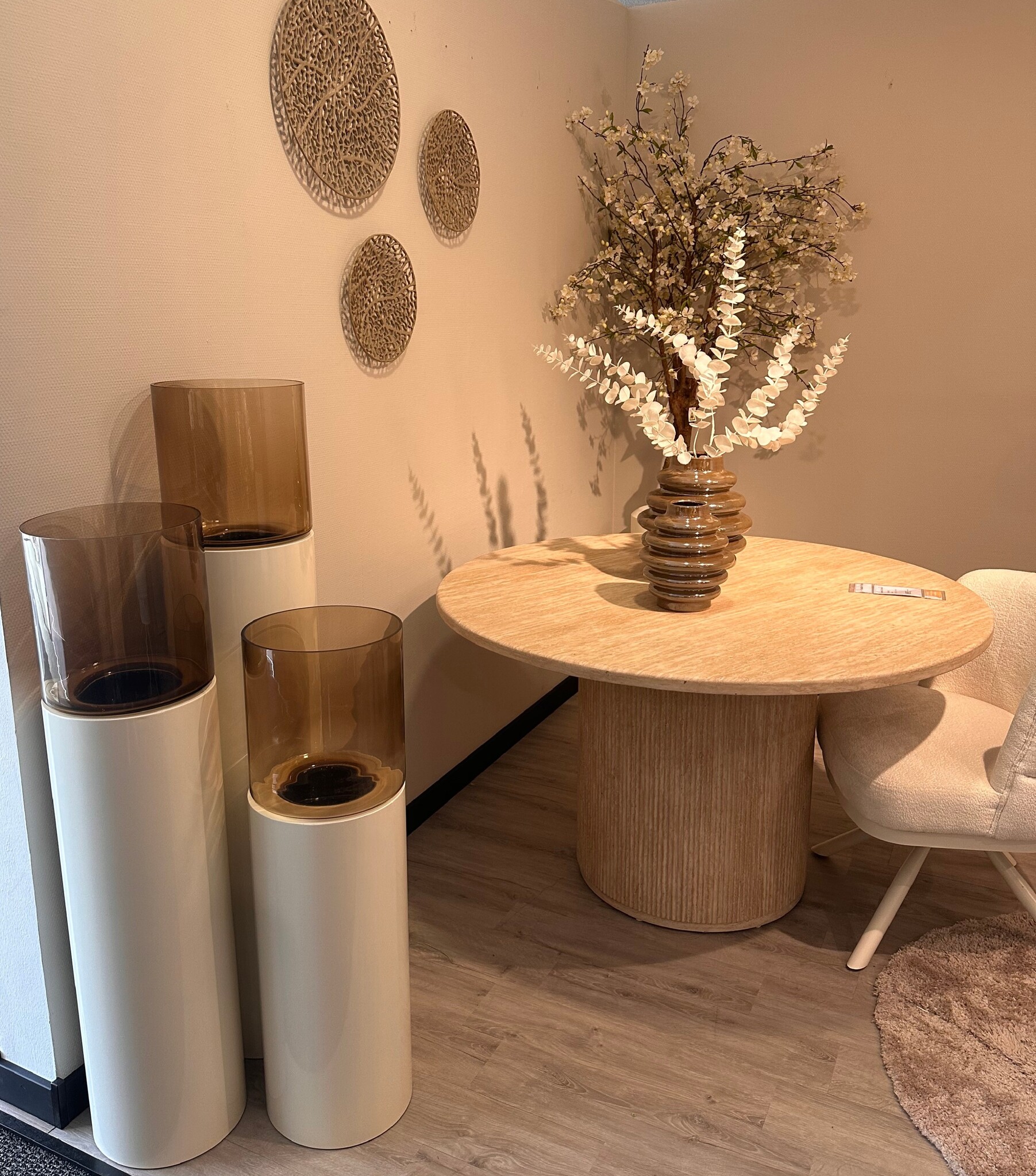 Luxe Windlicht op pilaar Crème - 3 stuks: H90 + H110 + H130 cm - Bruin glas