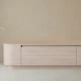 Japandi Tv Meubel Curved Staand - Licht Beige Eiken  - Gebogen zijkant