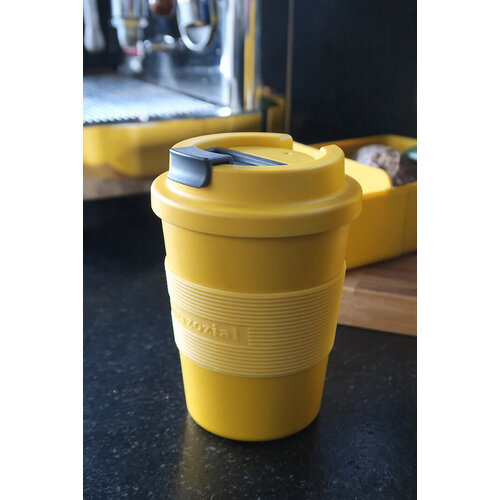 Zuperzozial Coffee mug To Go Time-Out medium C-PLA Bioplastic saffron yellow